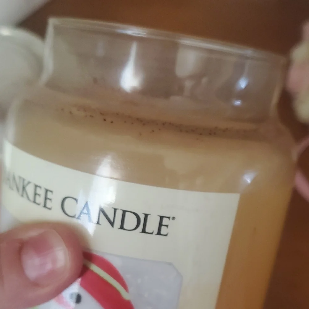 Yankee Candle Frosted Treat with Snowman Design - Picture 6 of 10